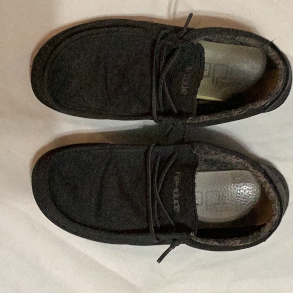 Hey Dude Youth size 6